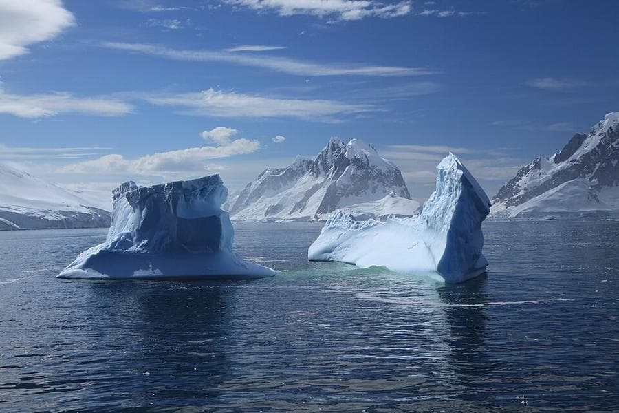 Témpanos en la península Antártica